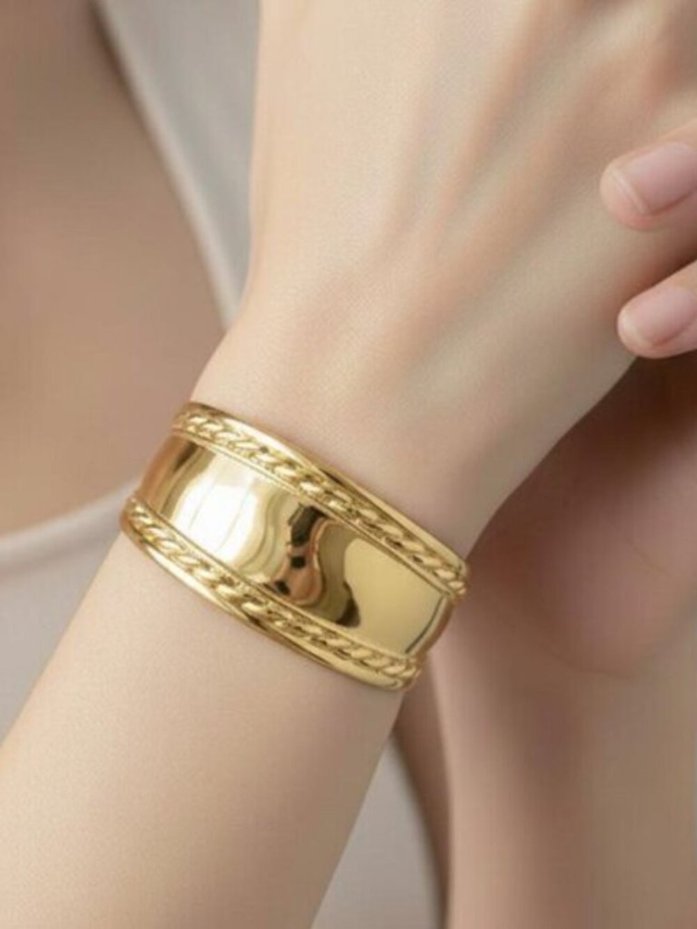 Luxury Elegant Twisted Wide Curved 18k Gold Plated Stainless Steel Open Bracelet - Picture 1 of 7